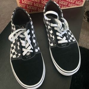 Big Kids Checkerboard Vans size 7 Great Condish!